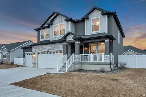 Exterior - 205 E Craner Peak Dr, Eagle Mountain, UT 84005 photo 2 of 5