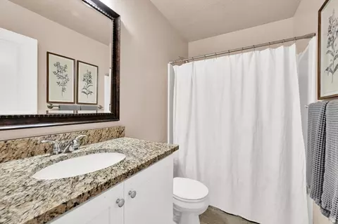 Bath - 2681 E Clarkstone Dr, Eagle Mountain, UT 84005 photo 2 of 3