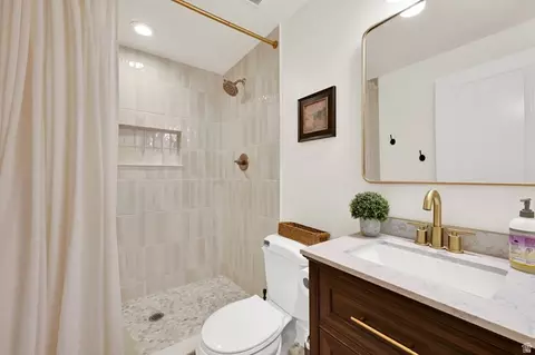 Bath - 2681 E Clarkstone Dr, Eagle Mountain, UT 84005 photo 3 of 3