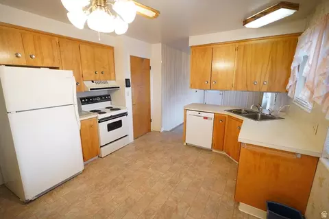 Kitchen - 415 Jackson Ave, Ogden, UT 84404 photo 2 of 2