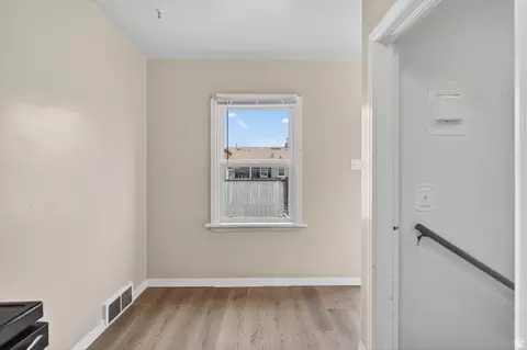 Entry Way - 557 N Emery Ave, Orem, UT 84057 photo 2 of 4