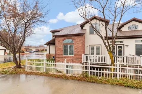 Exterior - 1625 Pages Pl, Bountiful, UT 84010 photo 2 of 3