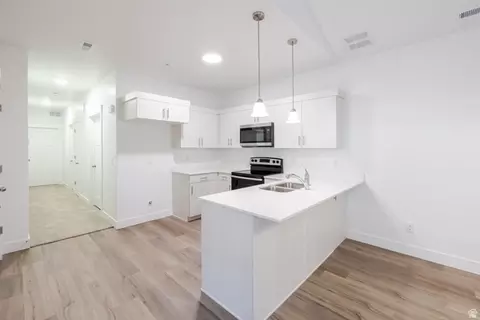 Kitchen - 4704 S Olive Ave #V301, Mapleton, UT 84664 photo 2 of 3