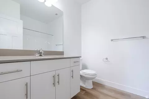 Bath - 4704 S Olive Ave #V304, Mapleton, UT 84664 photo 1 of 2