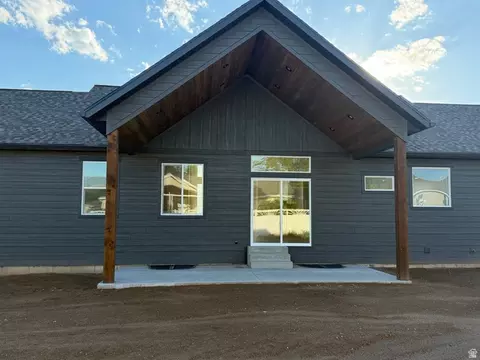 Exterior - 832 S 1100 E, Preston, ID 83263 photo 4 of 5
