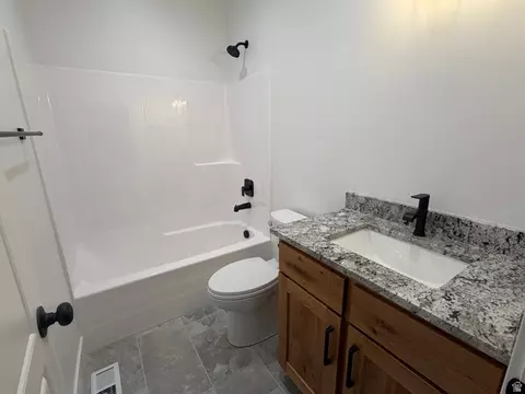 Bath - 832 S 1100 E, Preston, ID 83263 photo 3 of 3
