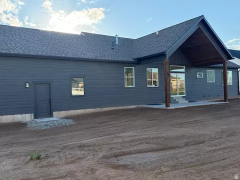 Exterior - 832 S 1100 E, Preston, ID 83263 photo 3 of 5