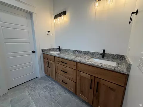 Bath - 832 S 1100 E, Preston, ID 83263 photo 1 of 3