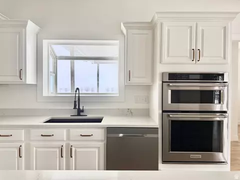 Kitchen - 11363 S 5600 W, Payson, UT 84651 photo 3 of 6