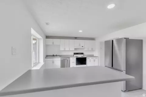 Kitchen - 11363 S 5600 W, Payson, UT 84651 photo 6 of 6