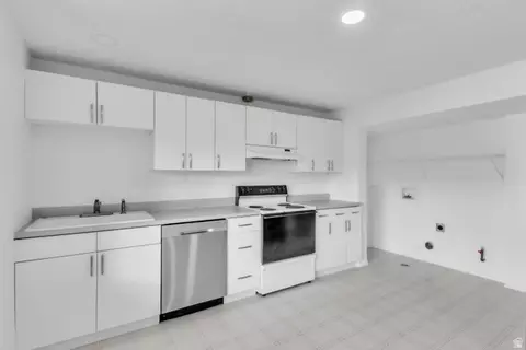 Kitchen - 11363 S 5600 W, Payson, UT 84651 photo 5 of 6