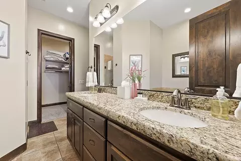 Bath - 4177 E Coral Dr, Washington, UT 84780 photo 1 of 3