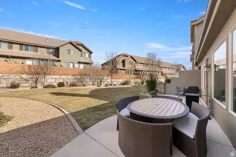Exterior - 4177 E Coral Dr, Washington, UT 84780 photo 5 of 11
