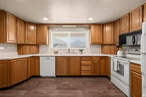 Kitchen - 265 E 600 N, Mapleton, UT 84664 photo 3 of 4