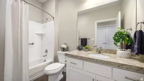 Bath - 1810 W 300 S #D, Mapleton, UT 84664 photo 1 of 1