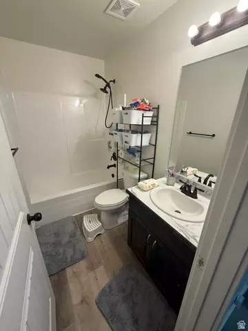 Bath - 2102 E 1820 S, Naples, UT 84078 photo 3 of 6