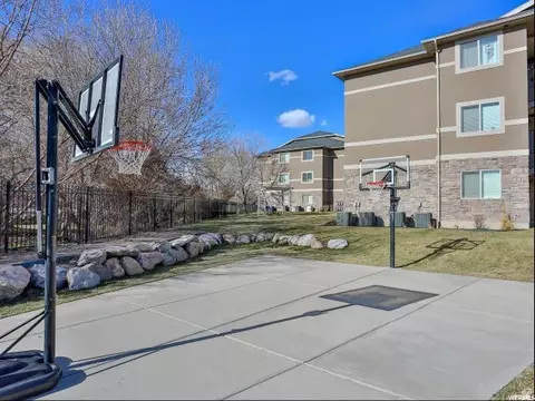 Exterior - 895 S Main St #E, Layton, UT 84041 photo 2 of 3