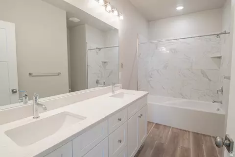 Bath - 1024 S 2770 E, Spanish Fork, UT 84660 photo 2 of 3