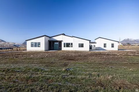 15 S 400 W, Newton, UT 84327