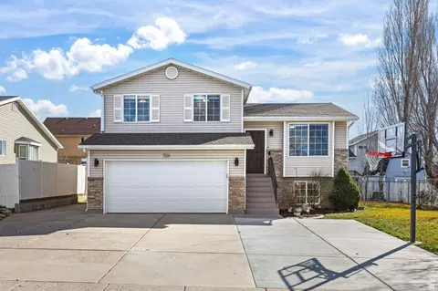 759 W 1580 N, Clinton, UT 84015