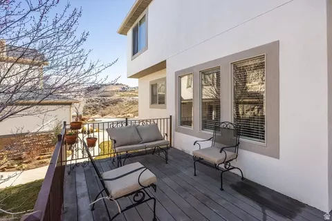 Exterior - 941 E Beartooth Cir S, Draper, UT 84020 photo 3 of 8