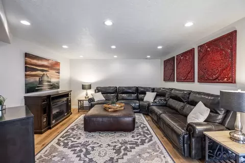 Living - 941 E Beartooth Cir S, Draper, UT 84020 photo 2 of 3