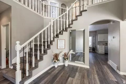 Entry Way - 941 E Beartooth Cir S, Draper, UT 84020 photo 1 of 6