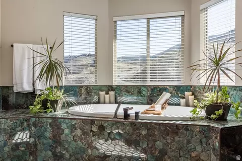 Bath - 941 E Beartooth Cir S, Draper, UT 84020 photo 1 of 9