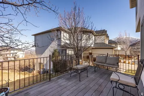 Exterior - 941 E Beartooth Cir S, Draper, UT 84020 photo 2 of 8
