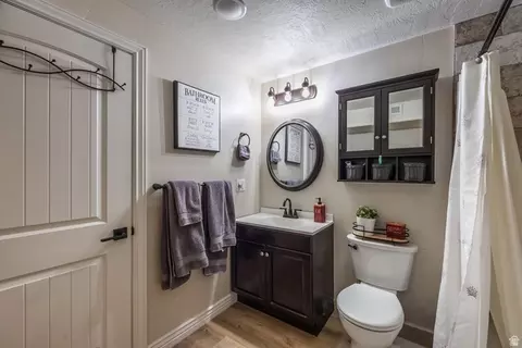 Bath - 941 E Beartooth Cir S, Draper, UT 84020 photo 9 of 9