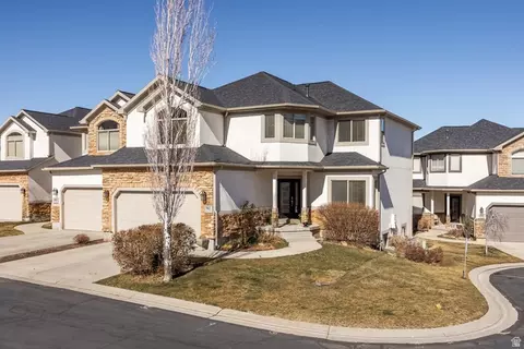 Exterior - 941 E Beartooth Cir S, Draper, UT 84020 photo 4 of 8