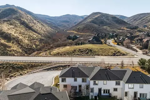 View/Area - 941 E Beartooth Cir S, Draper, UT 84020 photo 1 of 9