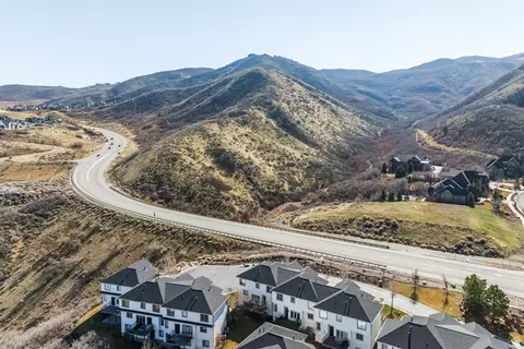 View/Area - 941 E Beartooth Cir S, Draper, UT 84020 photo 8 of 9