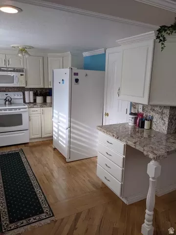 Kitchen - 765 E Three Fountains Cir #28, Murray, UT 84107 photo 2 of 2