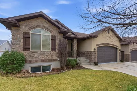 56 Whitaker Cir, Kaysville, UT 84037