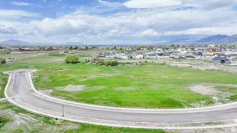 888 W 85 S #11, Hyrum, UT 84319