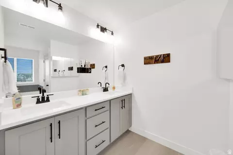 Bath - 213 W Sicula Rd, Vineyard, UT 84059 photo 2 of 5