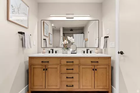 Bath - 2163 E Borg Dr, Sandy, UT 84092 photo 3 of 4