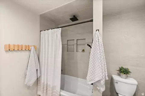 Bath - 2163 E Borg Dr, Sandy, UT 84092 photo 2 of 4