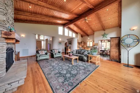 Living - 3885 S Maynard Ln #1, Moab, UT 84532 photo 5 of 6