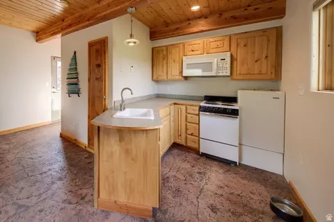 Kitchen - 3885 S Maynard Ln #1, Moab, UT 84532 photo 5 of 5
