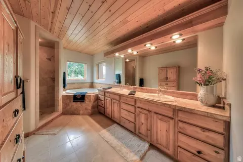 Bath - 3885 S Maynard Ln #1, Moab, UT 84532 photo 1 of 4