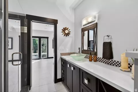 Bath - 145 W Carnesecca Ct, Mapleton, UT 84664 photo 1 of 7