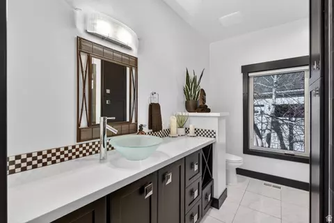 Bath - 145 W Carnesecca Ct, Mapleton, UT 84664 photo 2 of 7