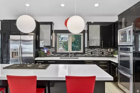 Kitchen - 145 W Carnesecca Ct, Mapleton, UT 84664 photo 7 of 12