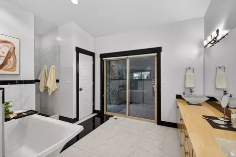 Bath - 145 W Carnesecca Ct, Mapleton, UT 84664 photo 4 of 7