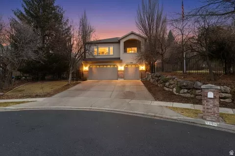 1296 E Oakwood Cir N, Alpine, UT 84004