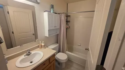 Bath - 1682 E Ridgefield Rd, Spanish Fork, UT 84660 photo 3 of 6