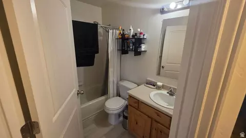 Bath - 1682 E Ridgefield Rd, Spanish Fork, UT 84660 photo 5 of 6