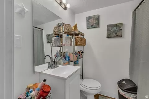 Bath - 2946 Ogden Ave, Ogden, UT 84403 photo 3 of 6